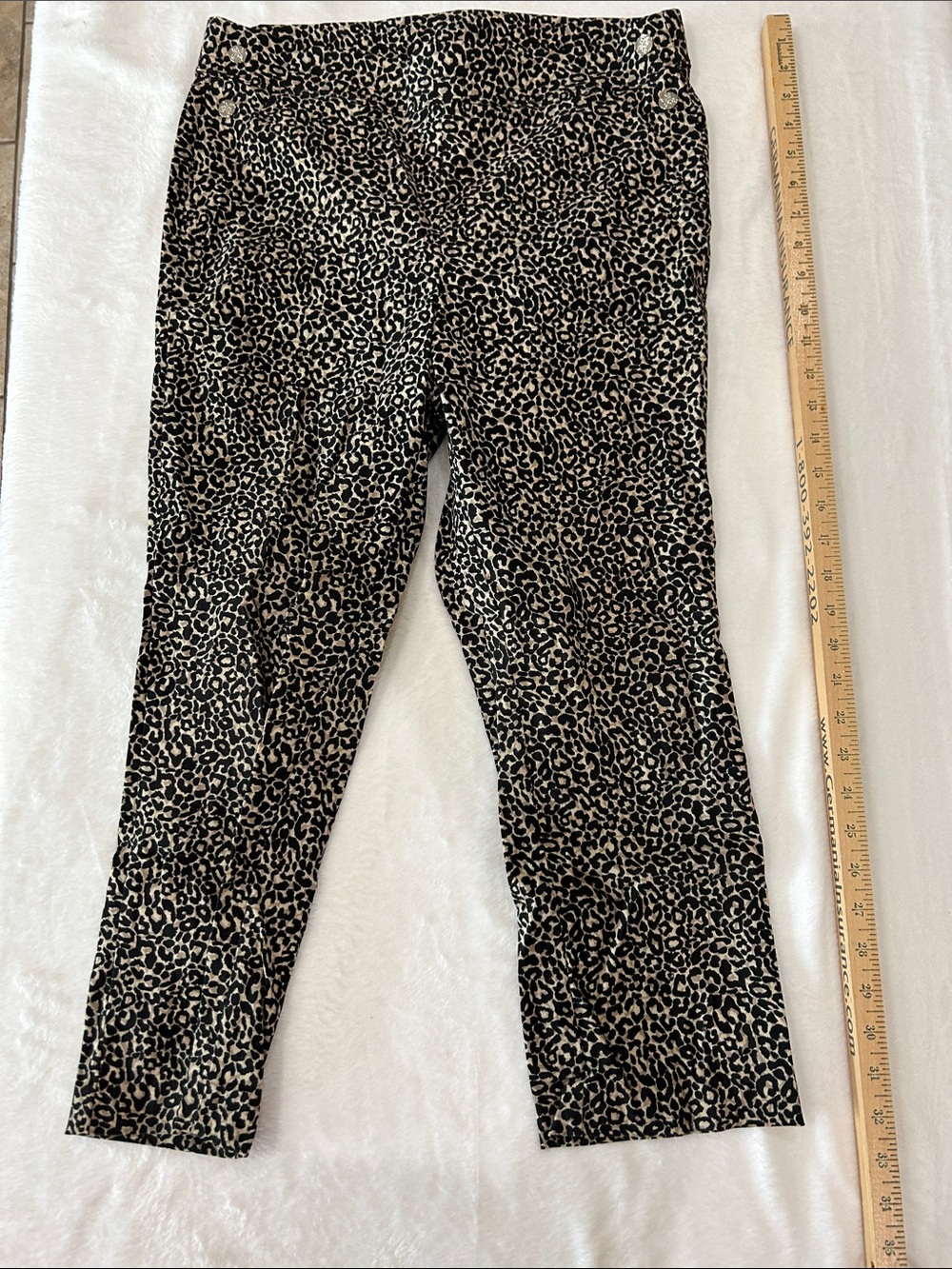 Women’s Black and Tan Leopard Print Capris